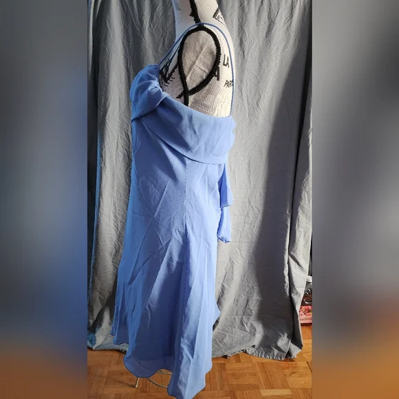 Dress With Back Bow - Picture 3 of 4